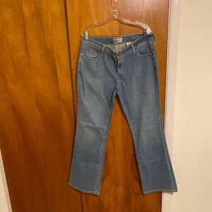 Levi Strauss Signature Women’s (16) Classic Everyday Flare Blue Jeans